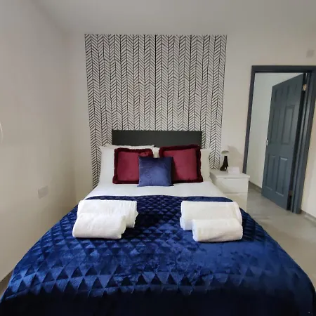 Double Ensuite Rooms Swansea Exterior photo