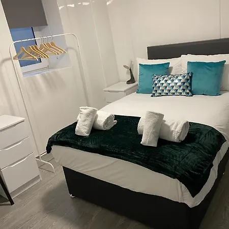 Double Ensuite Rooms Swansea Exterior photo