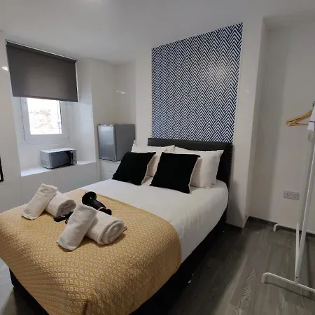 Double Ensuite Rooms Swansea Exterior photo