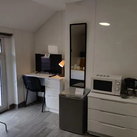 Double Ensuite Rooms Swansea Exterior photo