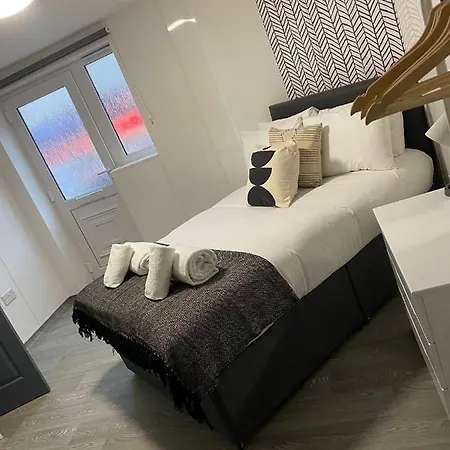 Double Ensuite Rooms Swansea Exterior photo
