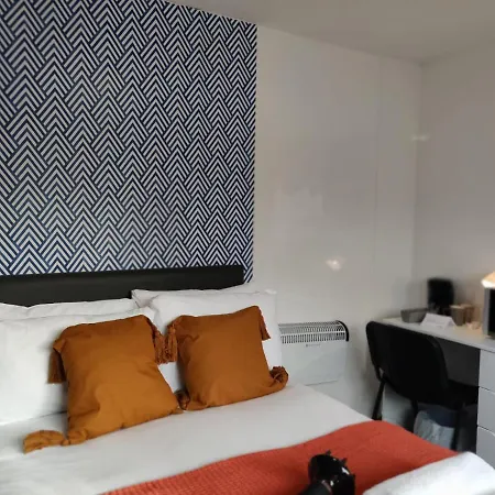 Double Ensuite Rooms Swansea Exterior photo