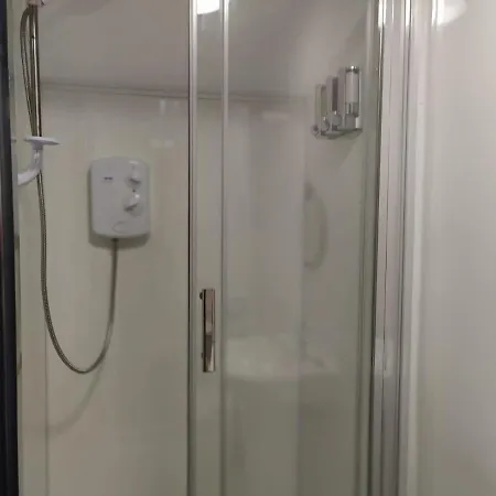 Double Ensuite Rooms Swansea Exterior photo