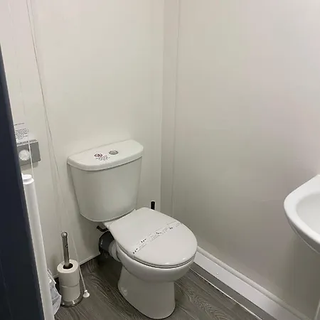 Double Ensuite Rooms Swansea Exterior photo