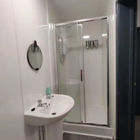 Double Ensuite Rooms Swansea Exterior photo